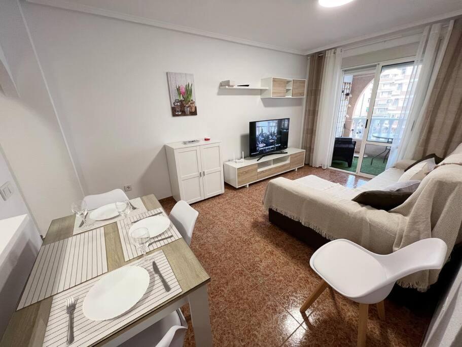 Nice And Central Apartment Torrevieja Bagian luar foto