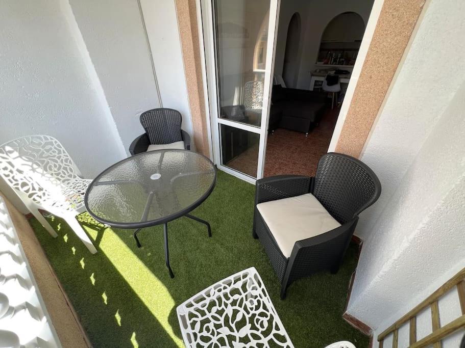 Nice And Central Apartment Torrevieja Bagian luar foto