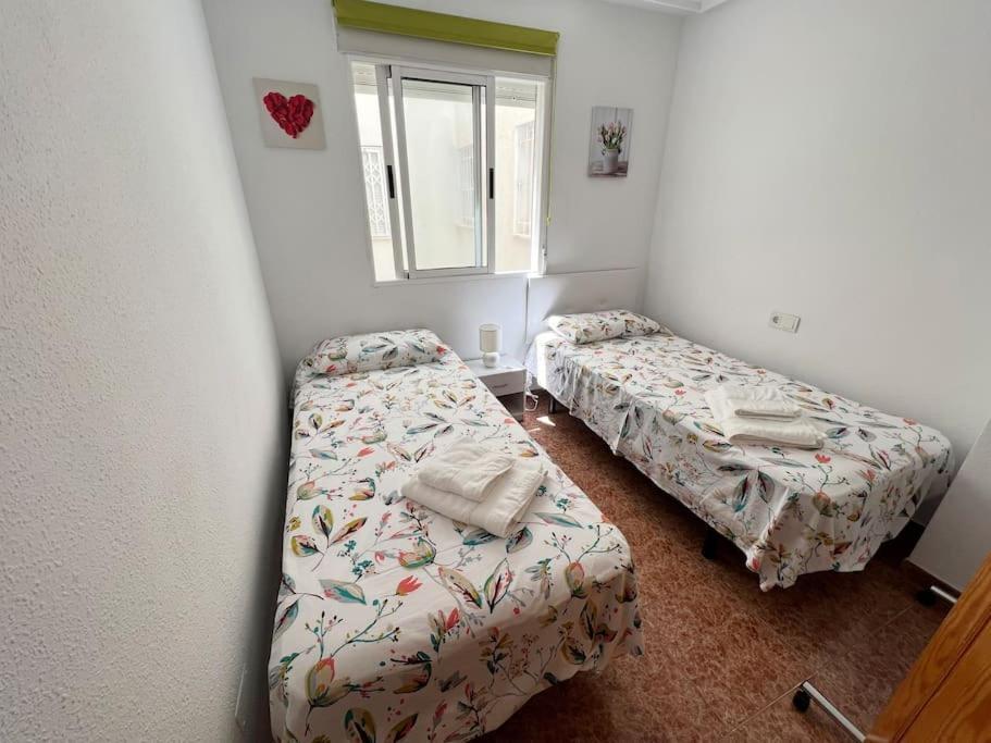 Nice And Central Apartment Torrevieja Bagian luar foto