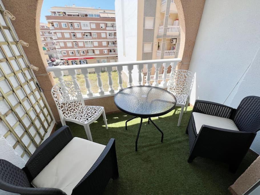 Nice And Central Apartment Torrevieja Bagian luar foto