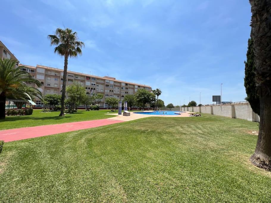 Nice And Central Apartment Torrevieja Bagian luar foto